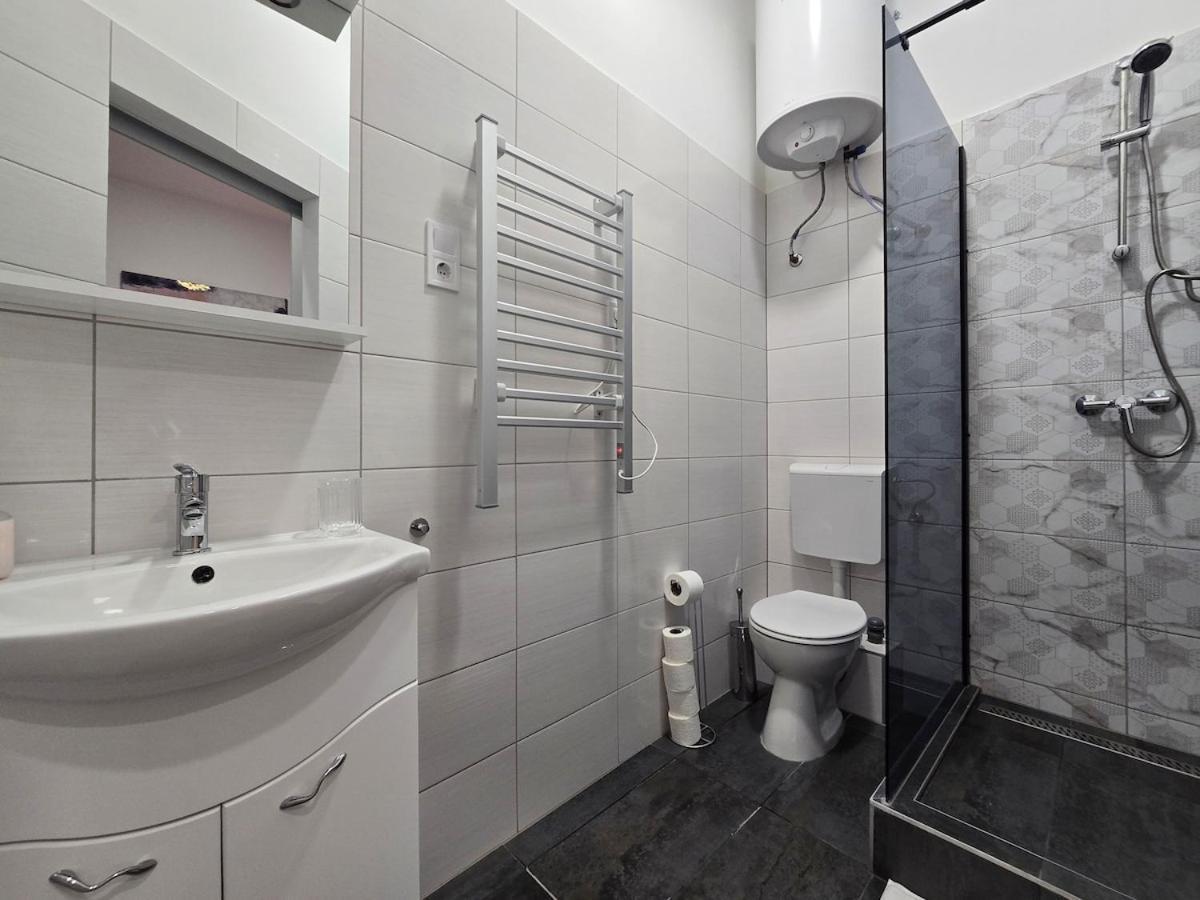 Apartment Peaceful Soho Near New York Cafe Budapest